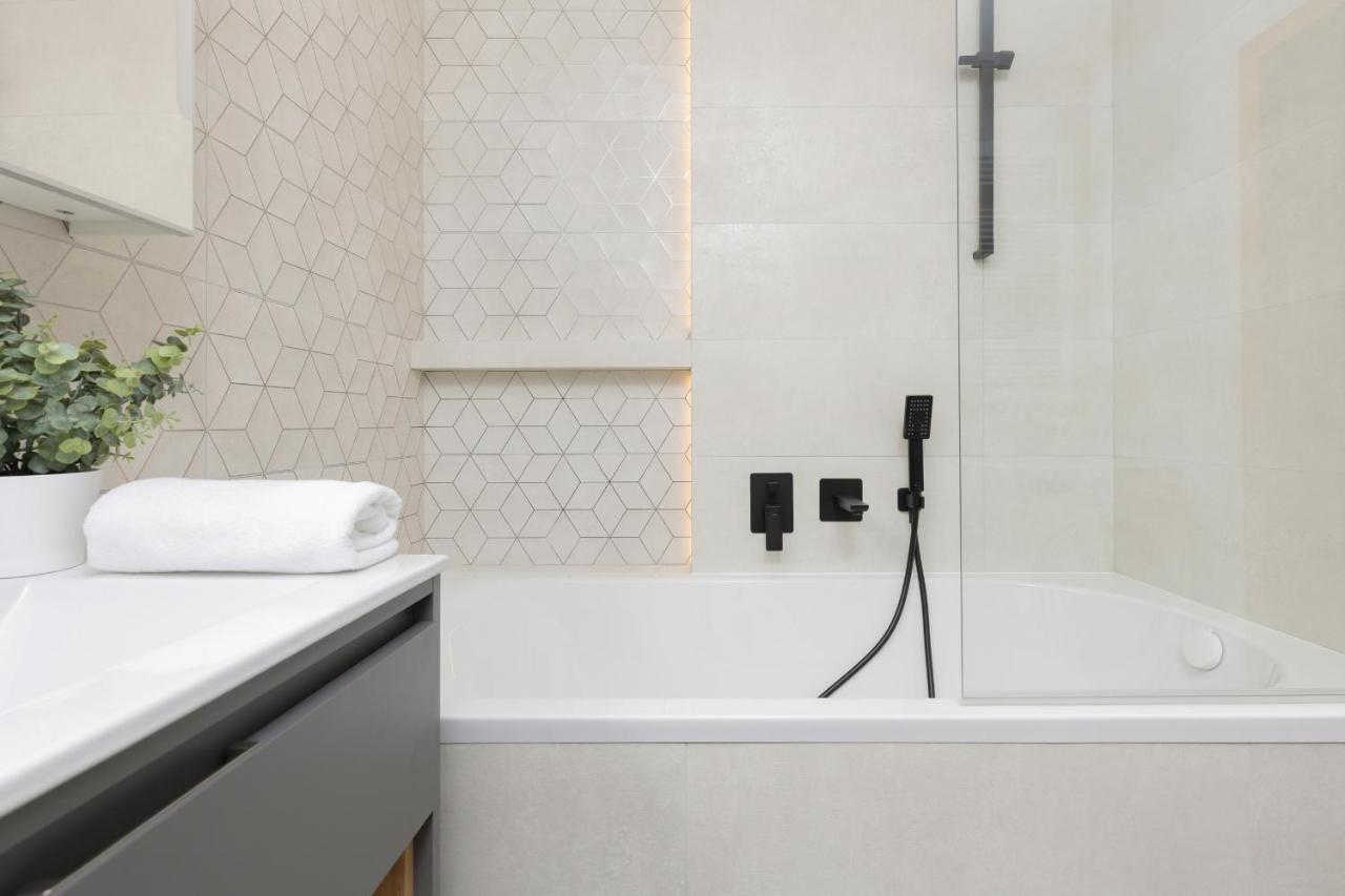 Beautiful & Spacious Warsaw Apartment By Noclegi Renters エクステリア 写真